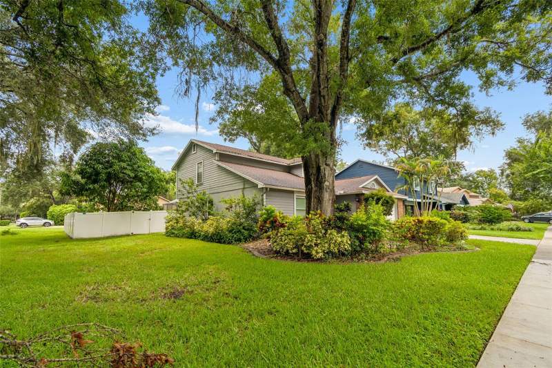 4 bedroom Single Family Residence at 16507 Cranwood Place, North Lakes Sec F Unit 2, Tampa — photo 2