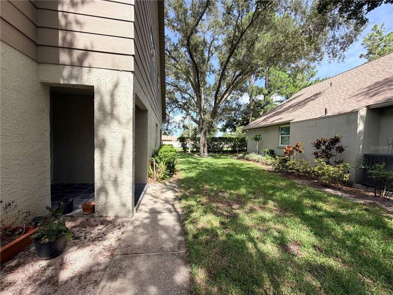 2 bedroom Villa at 3417 Rochelle Court, Chateaux Woods Condo, Clearwater — photo 3