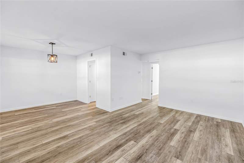 1 bedroom Condominium at 1051 79TH AVENUE #105, GATEWAY SQUARE APTS, ST PETERSBURG — photo 5