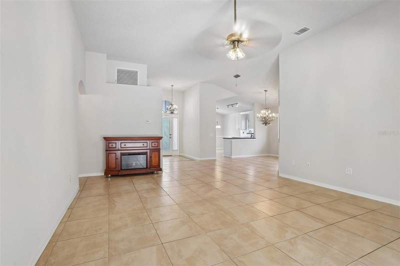 3 bedroom Single Family Residence at 10216 Charleston Corner Road, Meadow Brook Unit 1, Tampa — photo 4
