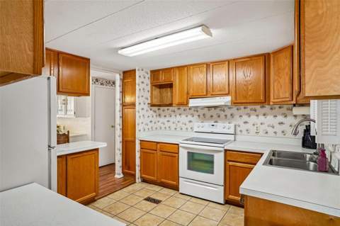 29 Harbor Oaks Drive, Fruitland Park FL - photo 12 of 38
