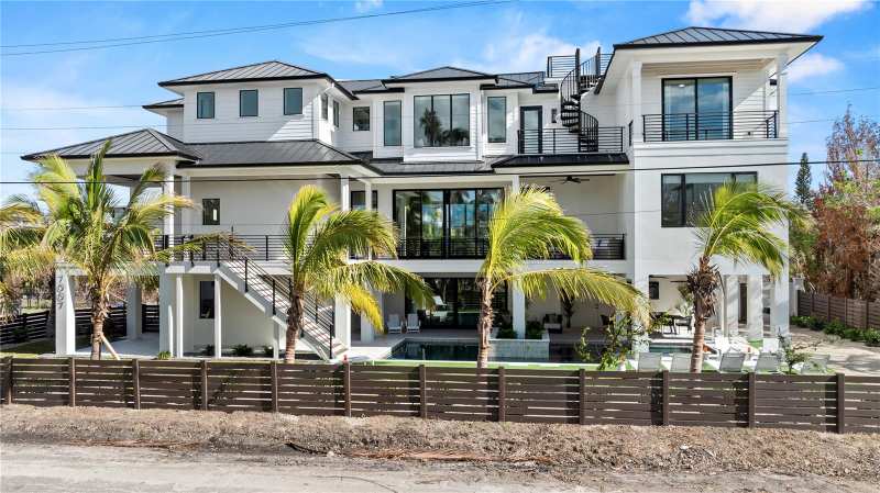 8 bedroom Single Family Residence at 7007 Point Of Rocks Road, Point O Rocks Terrace Add, Sarasota — photo 1