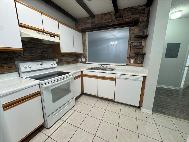 3 bedroom Condominium at 9621 Lakedale Way #202, Villages Of Bloomingdale Condo, Riverview — photo 4