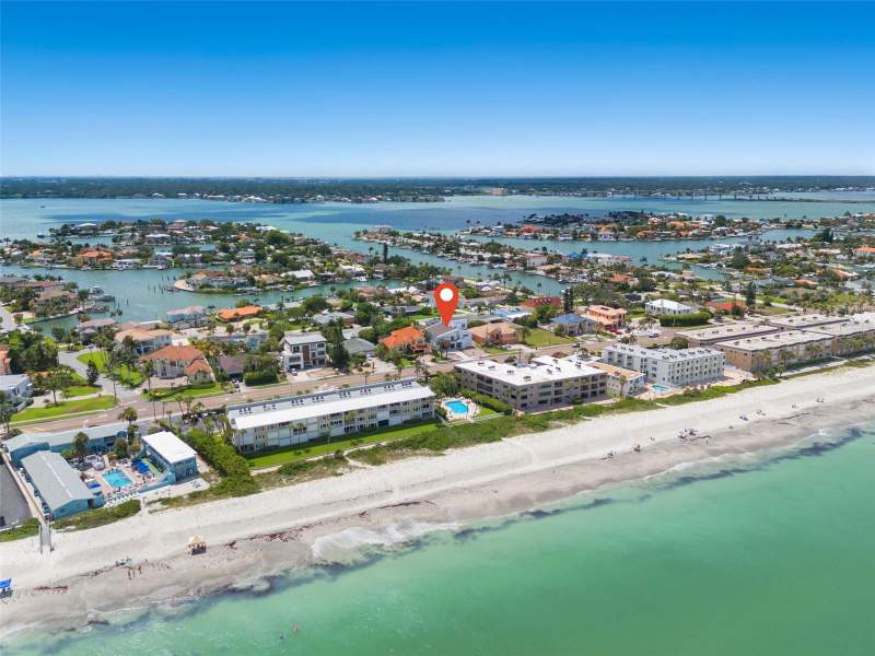 4 bedroom Single Family Residence at 3221 Gulf Boulevard, Belleair Beach Yacht Club Estates, Belleair Beach — photo 2