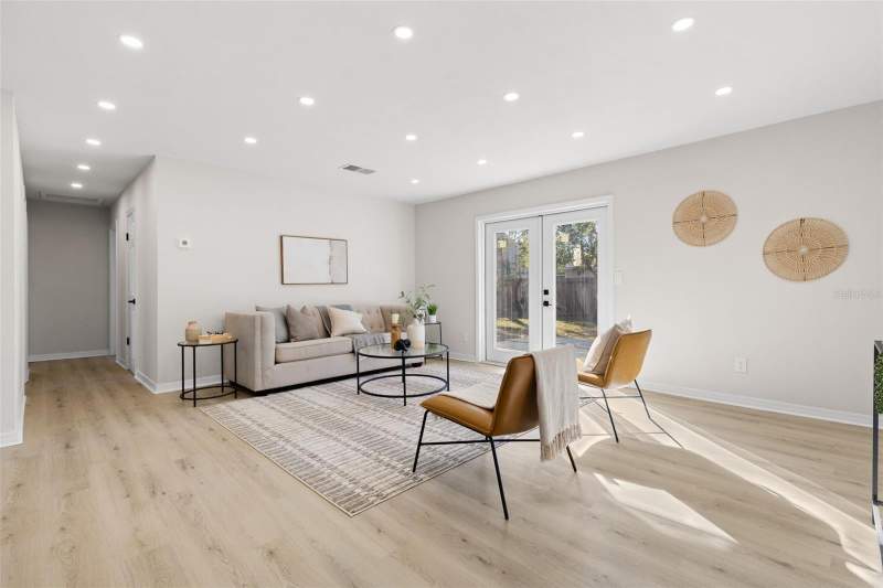 3 bedroom Single Family Residence at 7301 S West Shore Boulevard, Port Tampa City Map, Tampa — photo 5