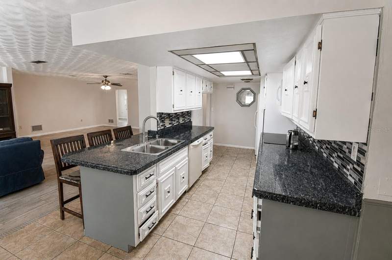 3 bedroom Single Family Residence at 22128 Bronxville Avenue, Port Charlotte Sec 007, Port Charlotte — photo 2