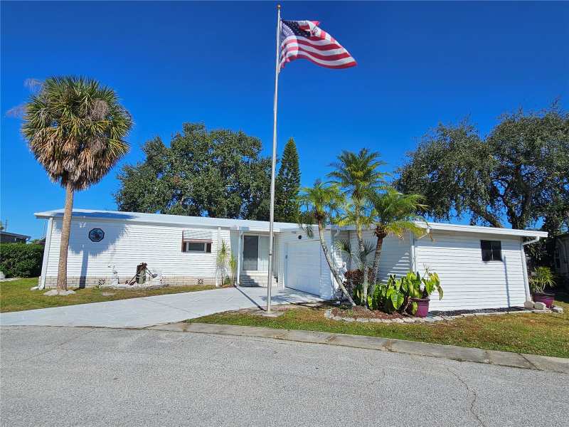 2 bedroom Manufactured Home at 101 Dolphin Drive, Gull-Aire Village, Oldsmar — photo 1