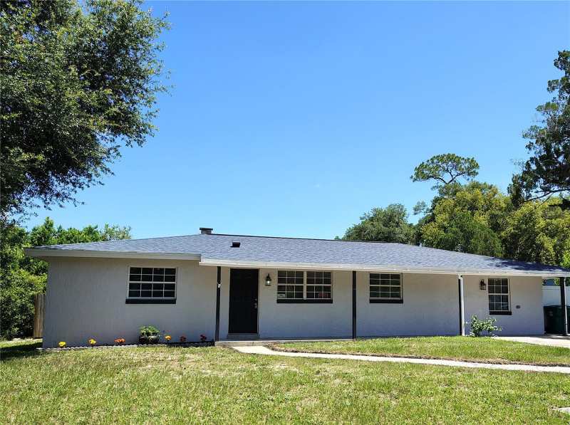 4 bedroom Single Family Residence at 415 E Beresford Avenue, Golfview Heights, Deland — photo 1
