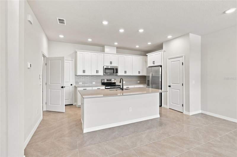 3 bedroom Townhouse at 5596 Coopers Hawk Court, Palmeras At Crosspraire, St Cloud — photo 3