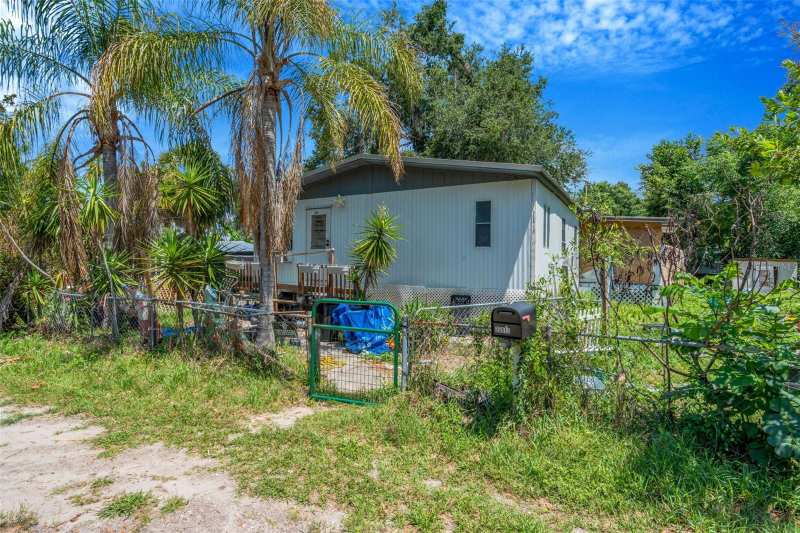 3 bedroom Manufactured Home at 35913 Valleybrook Avenue, Meadowbrook Trailer Estates, Zephyrhills — photo 1