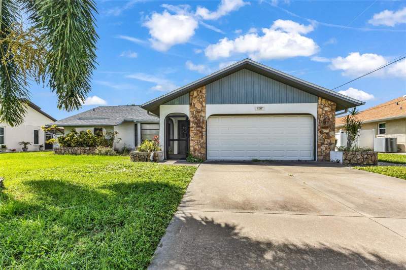 2 bedroom Single Family Residence at 9261 Steubenville Avenue, Port Charlotte Sec 084, Englewood — photo 2