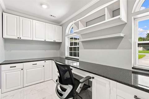 7233 Woodbrook Drive, Tampa FL - photo 14 of 57