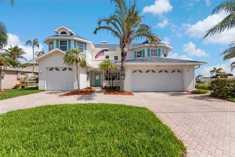 4 bedroom Single Family Residence at 11445 9th Street, Isle Of Palms 2nd Add, Treasure Island — photo 2