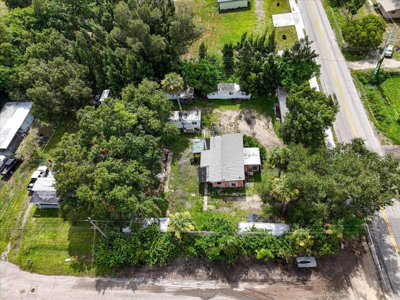 8 bedroom Mobile Home at 9890 Orange River Boulevard, Terry Tice & Vanderwalker, Fort Myers — photo 3