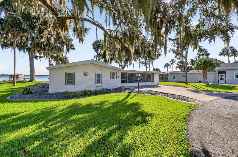 2 bedroom Manufactured Home at 38310 Langlois Place, Kings Peninsula, Leesburg — photo 2