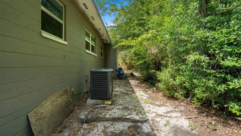 3 bedroom Single Family Residence at 1015 SE 10th Terrace, Goss 1st Add To Gv, Gainesville — photo 5