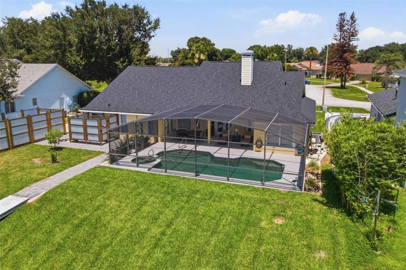 4 bedroom Single Family Residence at 3716 Bayshore Circle, Tavares Lakeside At Tavares Sub, Tavares — photo 4