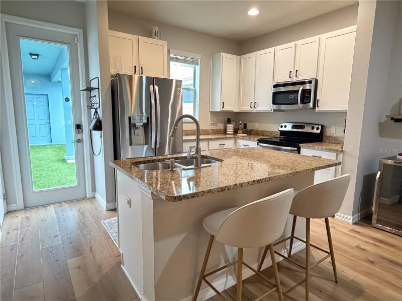 2 bedroom Townhouse at 14066 Avenue Of The Groves, Signature Lks-Pcl 01D Ph 01, Winter Garden — photo 2