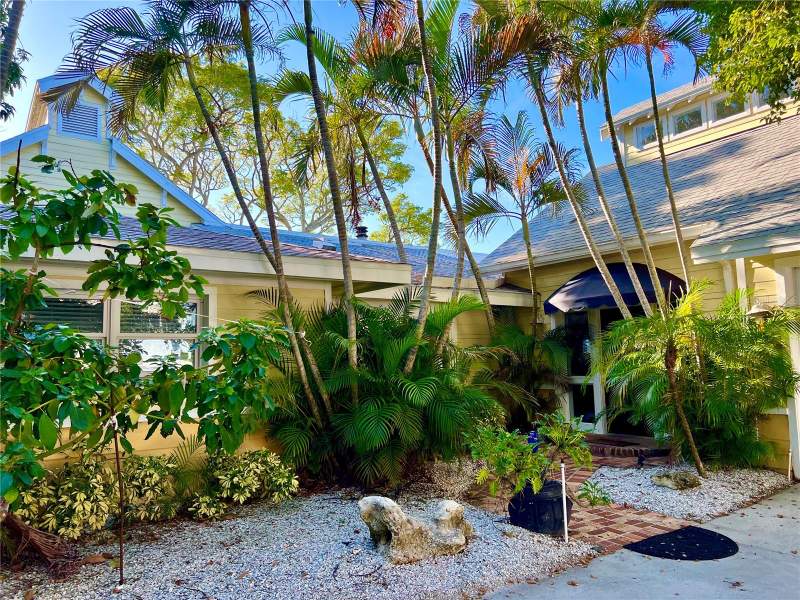 4 bedroom Single Family Residence at 615 N Mayo Street, Seaside Point, Crystal Beach — photo 3