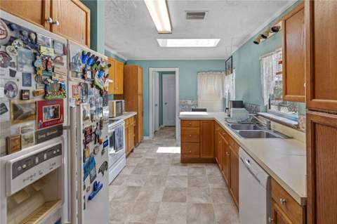 26015 Sackamaxon Drive, Sorrento FL - photo 7 of 28