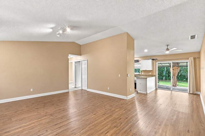 3 bedroom Single Family Residence at 2992 Inca Court, Deltona Lakes Unit 33, Deltona — photo 2