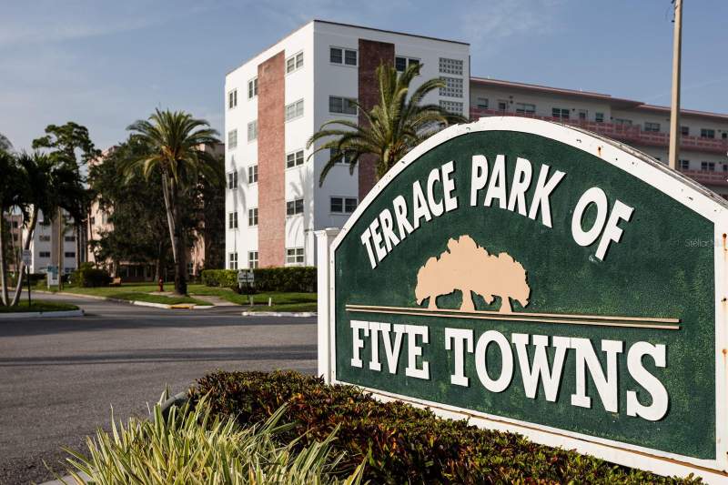 2 bedroom Condominium at 5623 80th Street #504, Five Towns Of St Pete, St Petersburg — photo 2