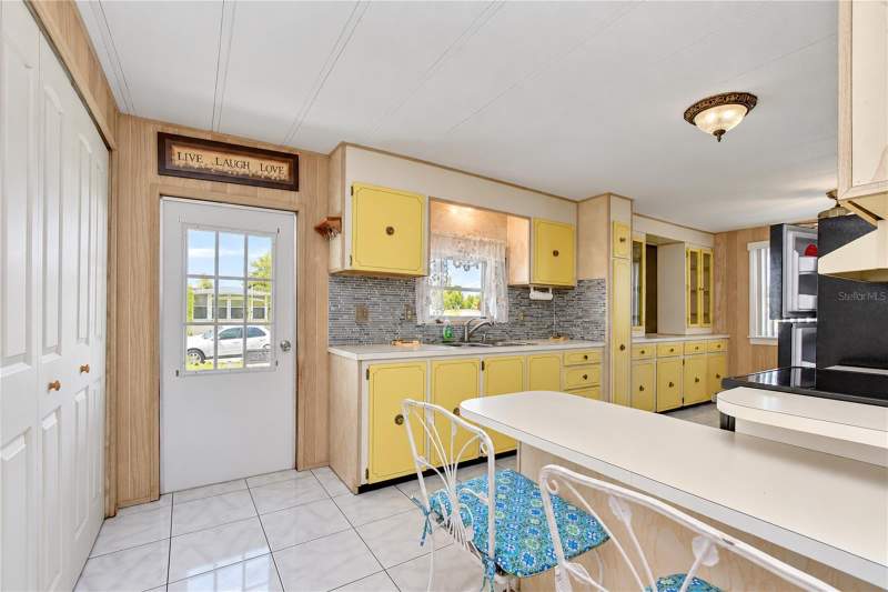 2 bedroom Mobile Home at 4710 Windy Lane, Zephyr Shores Unrec, Zephyrhills — photo 4