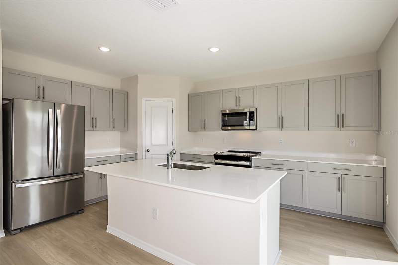 5 bedroom Single Family Residence at 33816 Noble Creek Place, Pasadena Woods, Dade City — photo 2