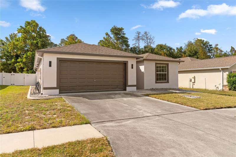 3 bedroom Single Family Residence at 18469 Waydale Loop, Briar Oaks, Hudson — photo 2