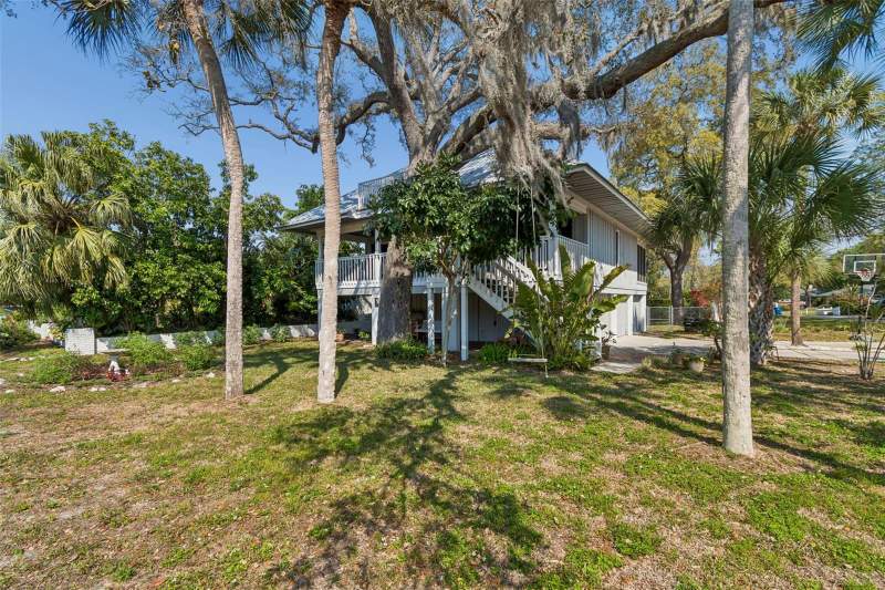 3 bedroom Single Family Residence at 600 N Mayo Street, Seaside Point 1st Add, Crystal Beach — photo 4