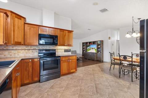 1534 Hillcrest Drive, Lady Lake FL - photo 6 of 34