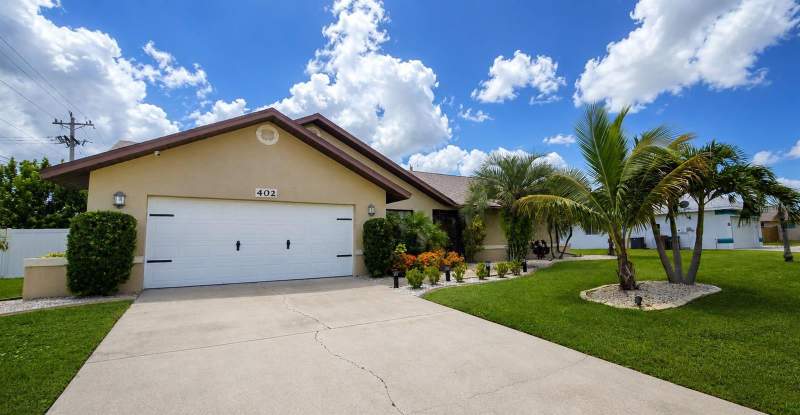 3 bedroom Single Family Residence at 402 SW 37th Lane, Cape Coral, Cape Coral — photo 2