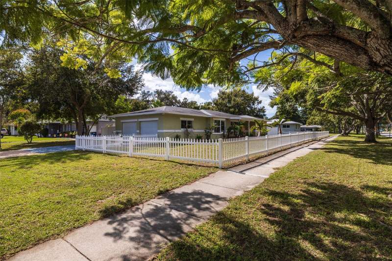 3 bedroom Single Family Residence at 1825 Cleveland Street, Sky Crest Unit 5, Clearwater — photo 3