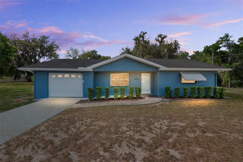 2 bedroom Single Family Residence at 9317 E Crescent Drive, Point O Woods Unit 02, Inverness — photo 1
