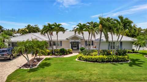 514 Key Royale Drive, home for sale in Holmes Beach 34217