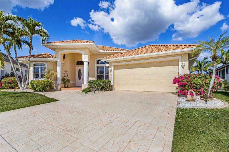 3 bedroom Single Family Residence at 400 Gun Cay Lane, Punta Gorda Isles Sec 11, Punta Gorda — photo 2