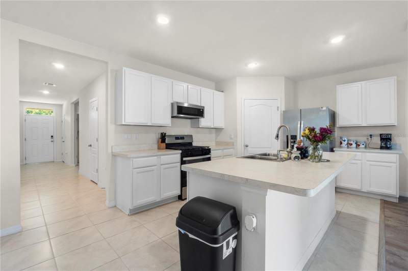 4 bedroom Single Family Residence at 29320 Armoyan Boulevard, Lake Denham Estates, Leesburg — photo 5
