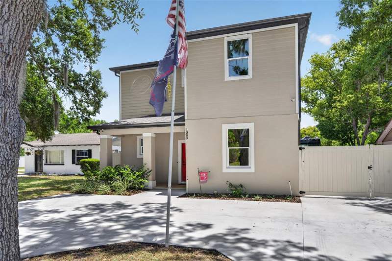 3 bedroom Single Family Residence at 1309 S Center Street, Eustis Leonards Sub, Eustis — photo 3