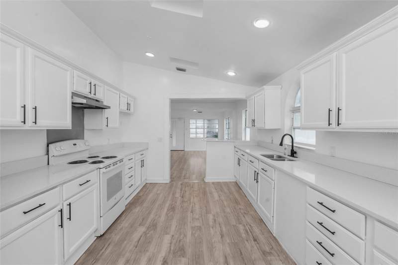 3 bedroom Single Family Residence at 8021 N Edison Avenue, Sinewood, Tampa — photo 2