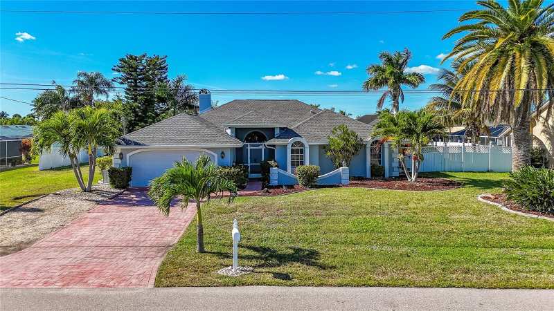 3 bedroom Single Family Residence at 3316 SE 19th Place, Cape Coral, Cape Coral — photo 1