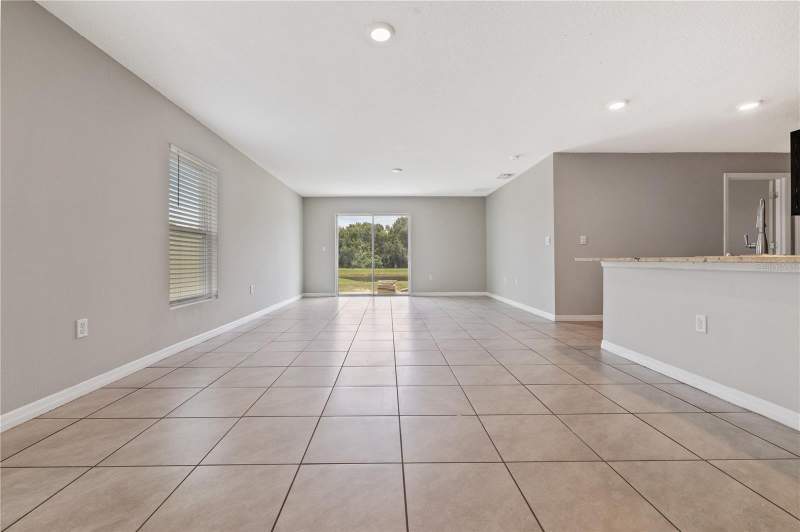 5 bedroom Single Family Residence at 11722 White Willow Lane, Ridgewood, Riverview — photo 4