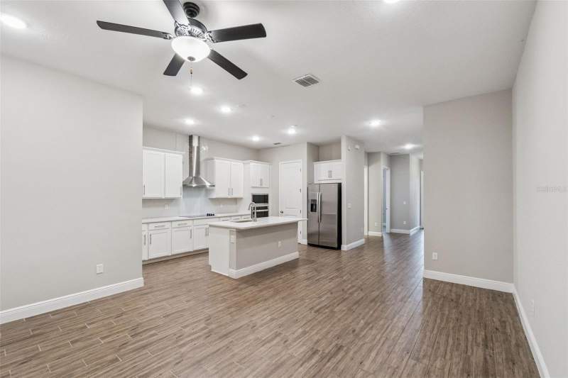 4 bedroom Townhouse at 6447 Cyrils Drive, Weslyn Park Ph 1, St Cloud — photo 4
