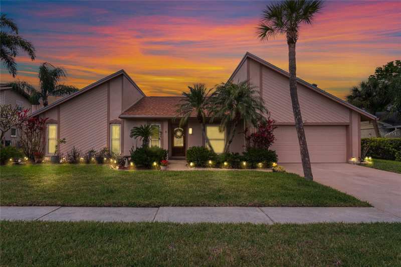 4 bedroom Single Family Residence at 6104 Schooner Way, Bay Port Colony Ph II Un I, Tampa — photo 1