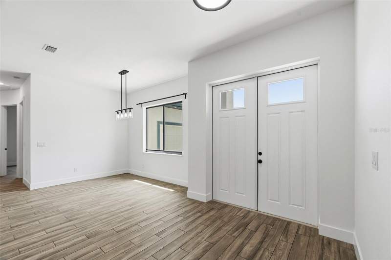 3 bedroom Single Family Residence at 9487 Rosebud Circle, Port Charlotte Sec 081, Port Charlotte — photo 5