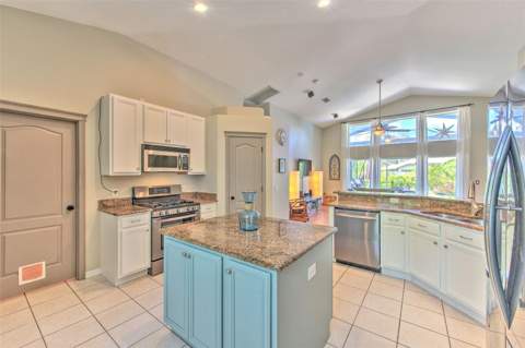 5847 Heronrise Crescent Drive, Lithia FL - photo 8 of 31
