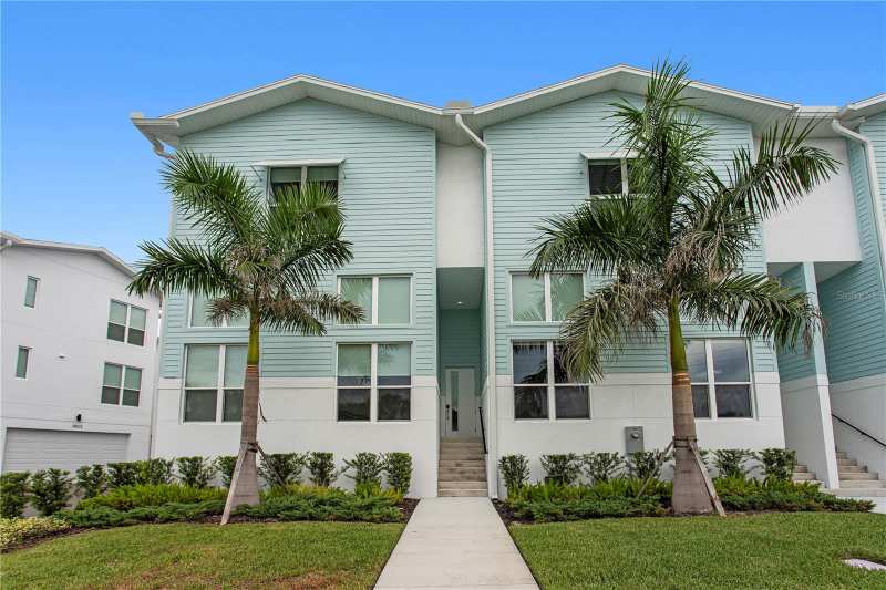 3 bedroom Townhouse at 3870 Pompano Drive, Coquina Key St Petersburg Twnhms, St Petersburg — photo 1
