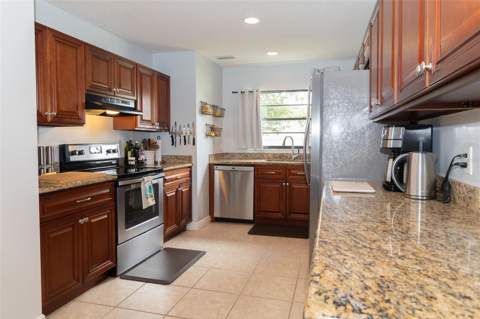 1005 Tranquiview Lane, Valrico FL - photo 6 of 48