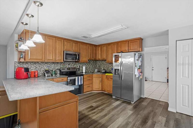 4 bedroom Single Family Residence at 425 NW 79th Drive, Sunningdale, Gainesville — photo 4