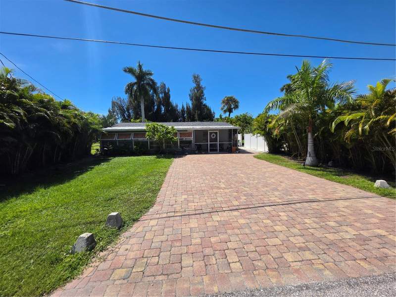 2 bedroom Single Family Residence at 27429 Dutch Avenue, S Cleveland, Punta Gorda — photo 2