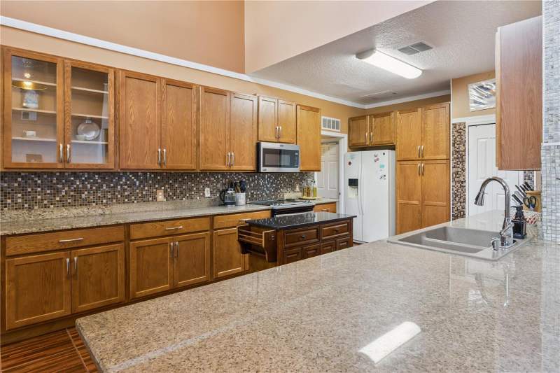 6 bedroom Single Family Residence at 2606 Royal Fern Place, Dahlia Reserve At Crescent Lakes, Kissimmee — photo 3